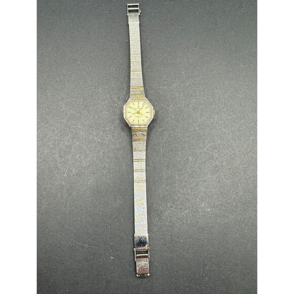 Vintage Women's Helbros Analog Quartz Watch Gold & Silver Tone Japan Mov't - Picture 3 of 6